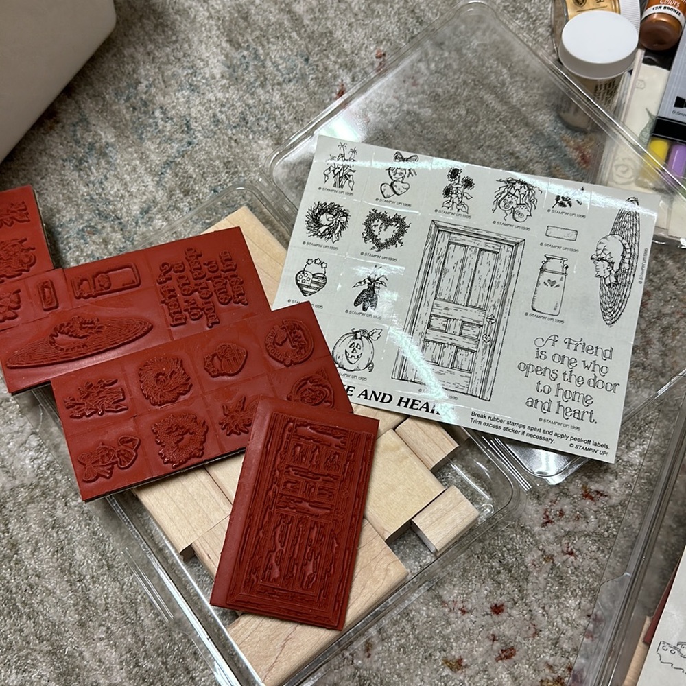 New and like new stamps and supplies - Picture 9 of 10